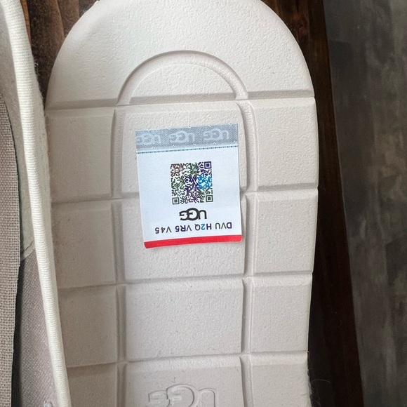 UGG Cream Slip-On Shoes with White Soles - Picture 4 of 4